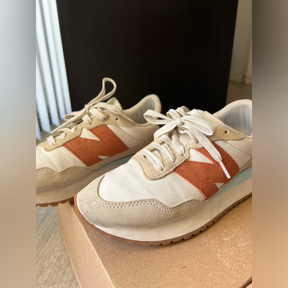 New Balance 237